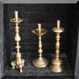 D10. Brass candlesticks. 